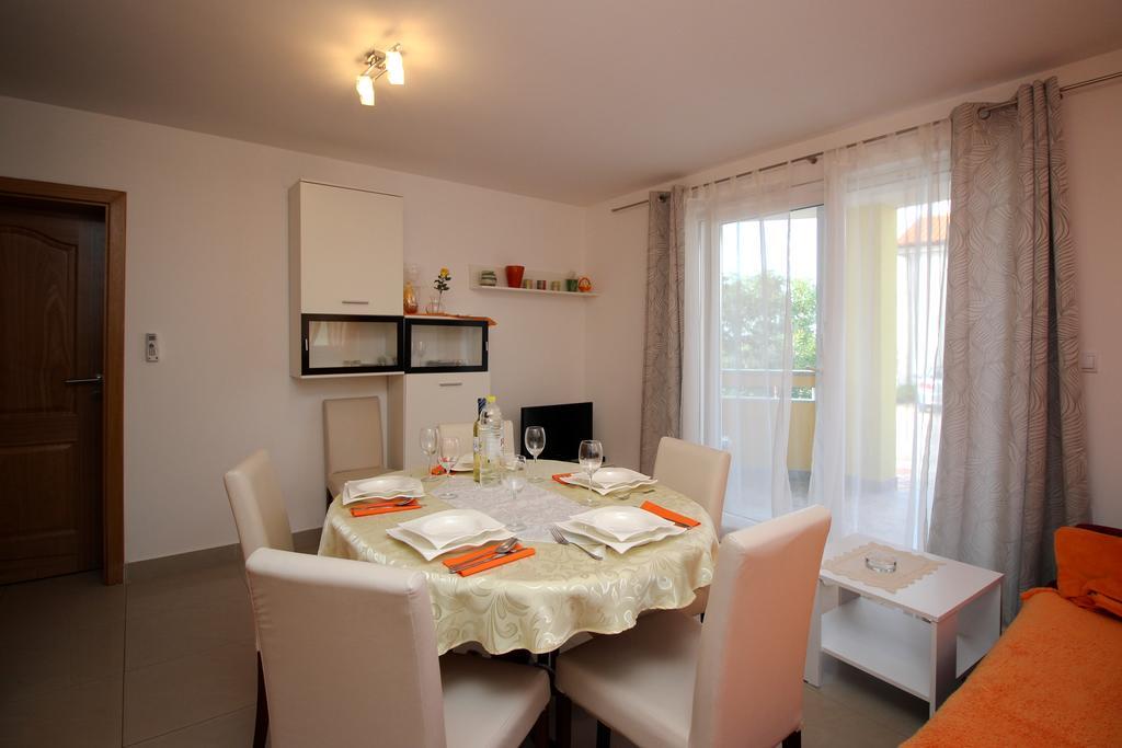 Apartments Koritnik Punat Rom bilde